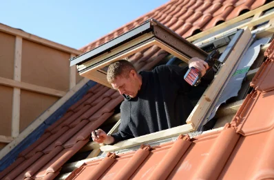 Pose de fenêtres de toit Velux à Caucourt